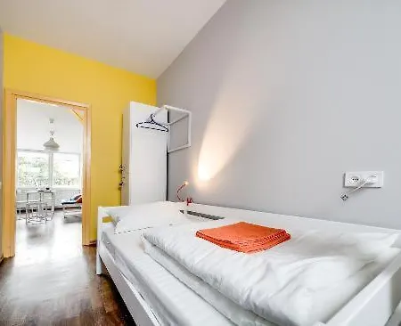 Domkomfortu9,2-18 Гостевой дом Познань